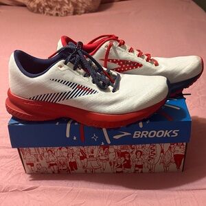 Brooks women’s White, Red & Navy Athletic Sneakers
